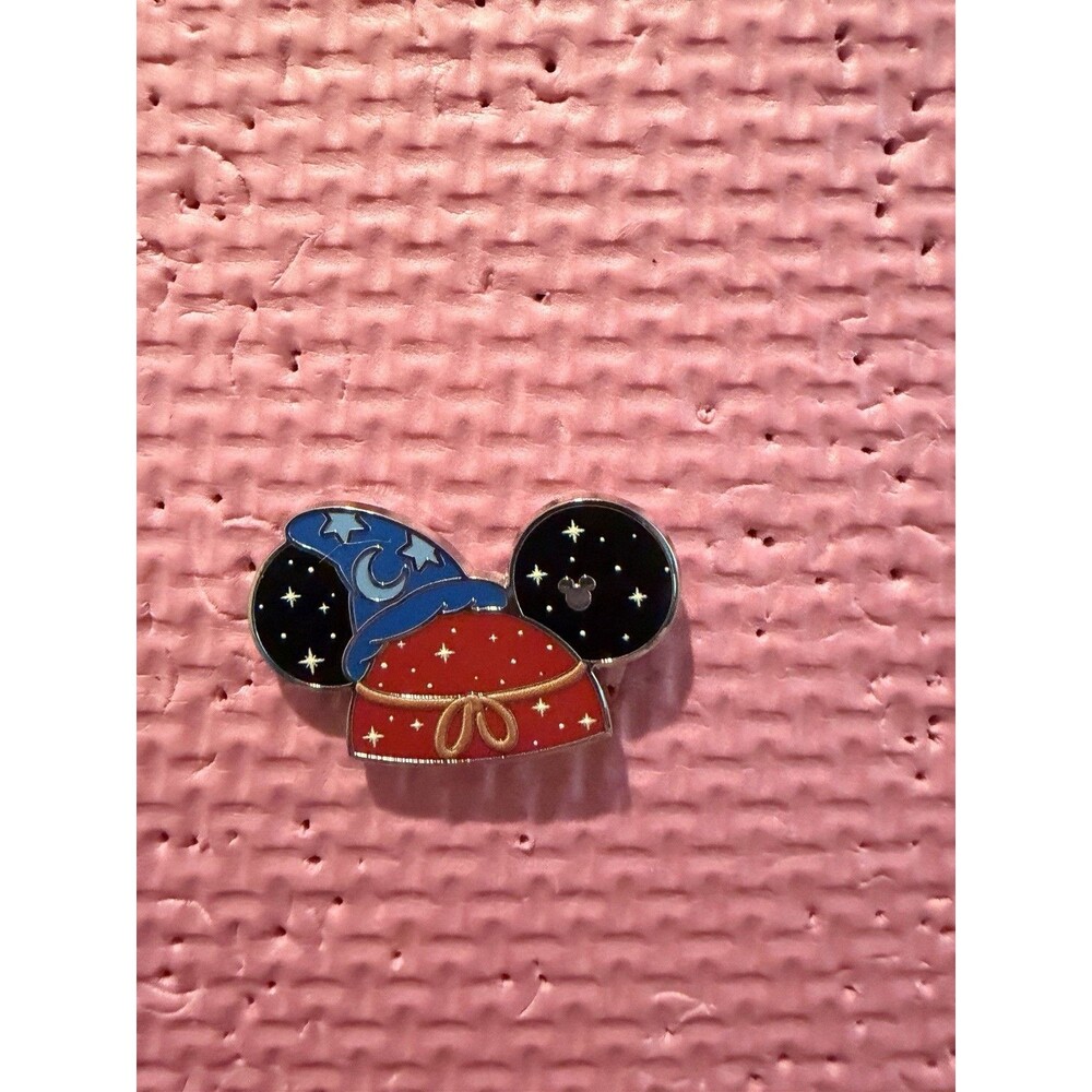 New 2025 Hidden Mickey Wave B Sorcerer Mickey Hat Chaser Pin In Hand!